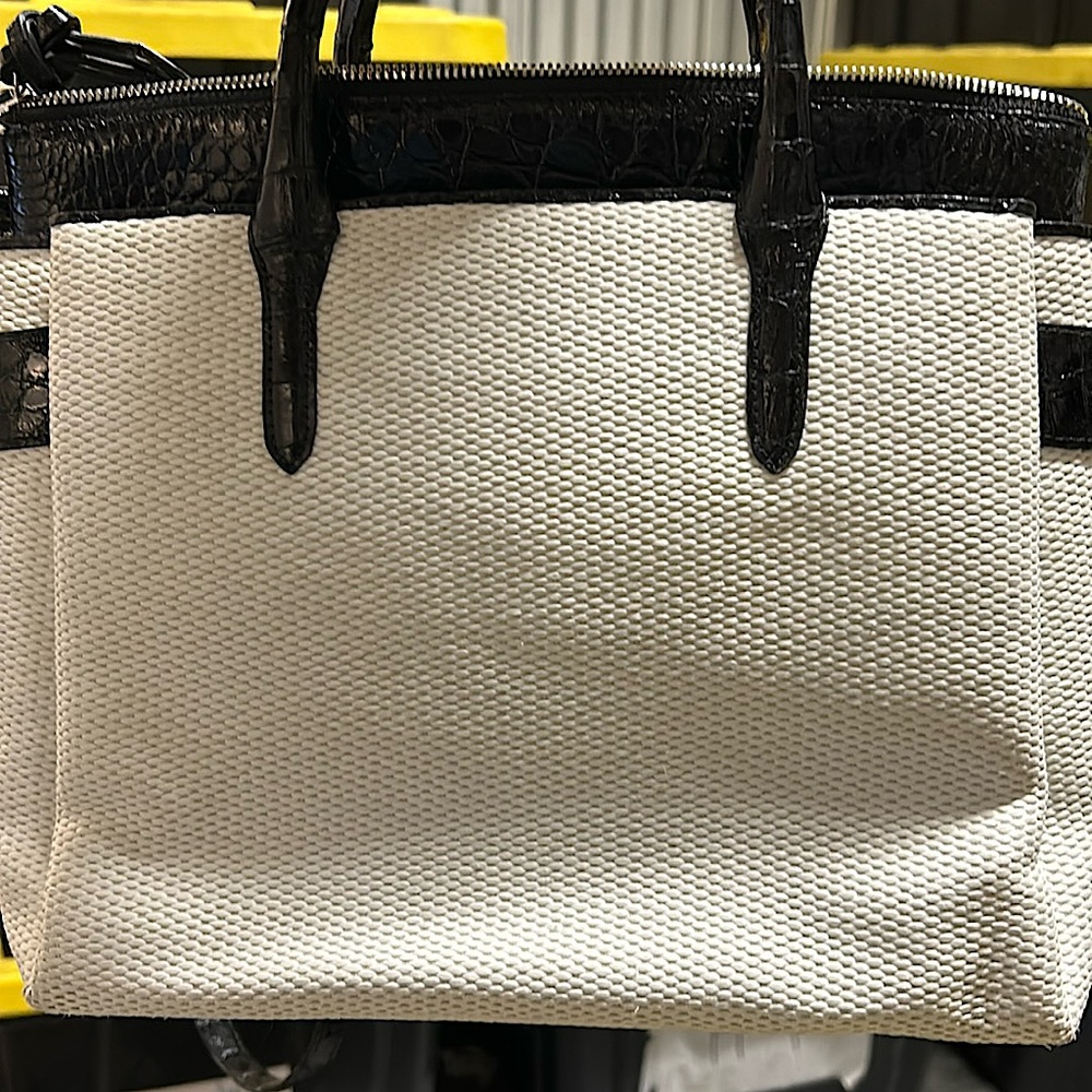 Nancy González white crocodile handbags